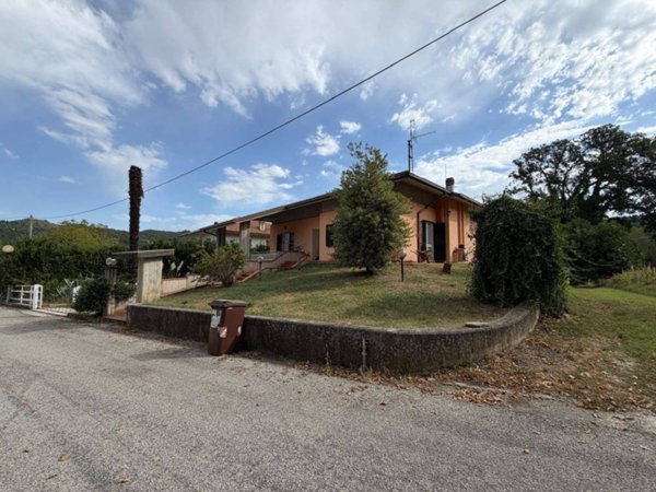 casa indipendente in vendita a Rotella in zona Poggio Canoso