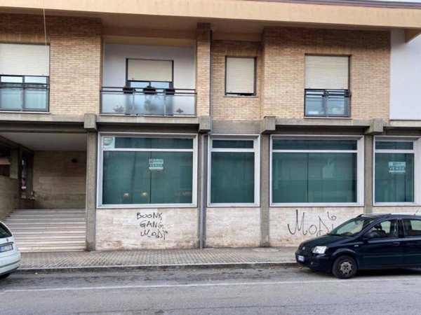 ufficio in vendita a San Benedetto del Tronto in zona Sentina