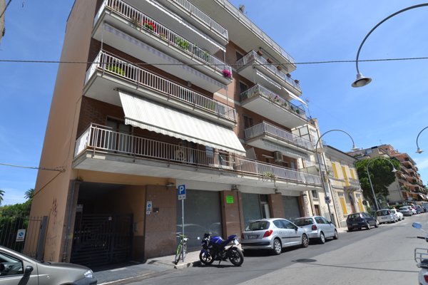 locale commerciale in vendita a San Benedetto del Tronto