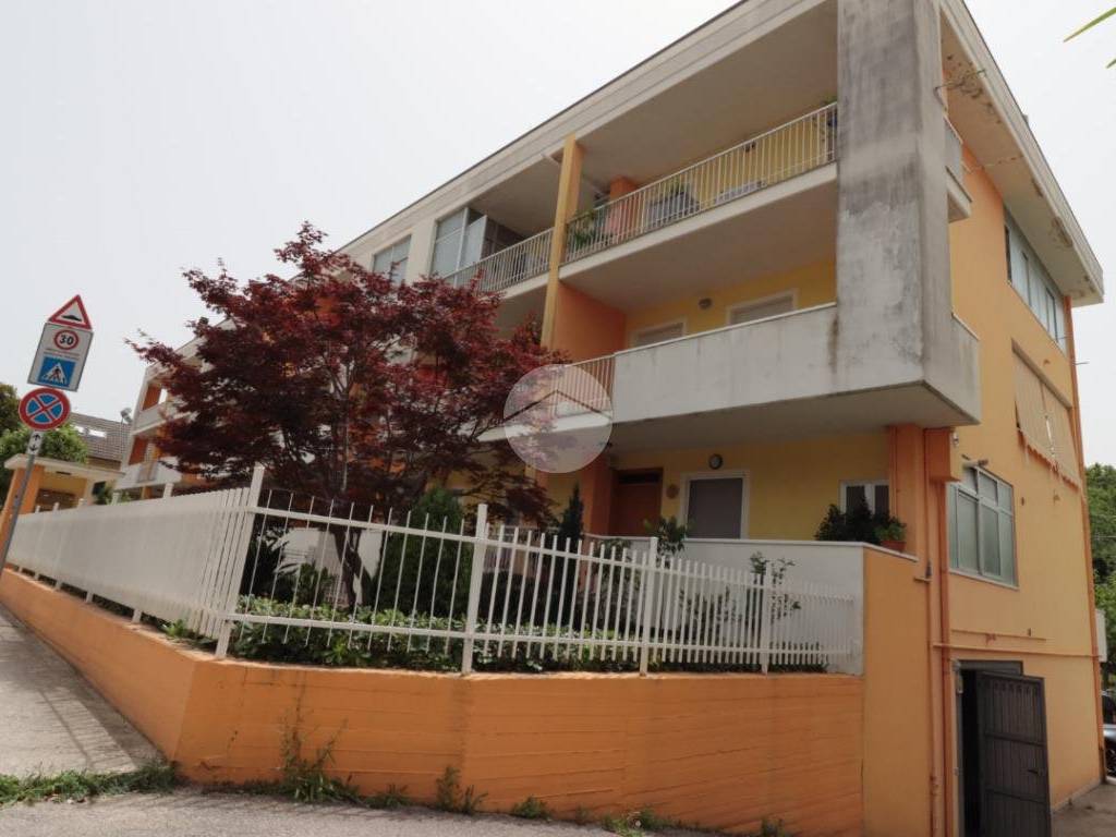 locale di sgombero in vendita a San Benedetto del Tronto