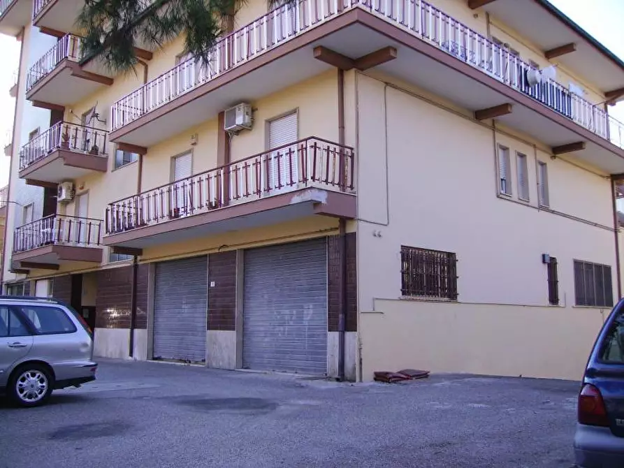 locale commerciale in vendita a San Benedetto del Tronto in zona Sentina