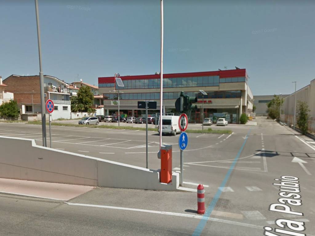 locale commerciale in vendita a San Benedetto del Tronto