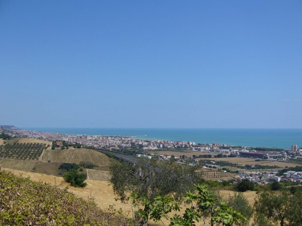 casa indipendente in vendita a San Benedetto del Tronto in zona Sentina