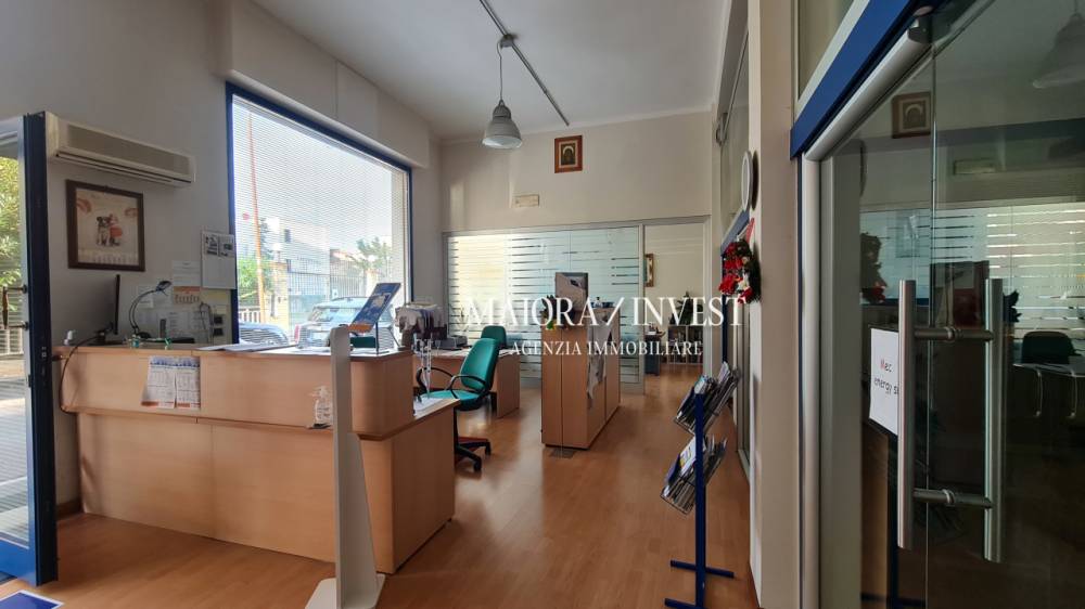 locale commerciale in vendita a San Benedetto del Tronto in zona Sentina