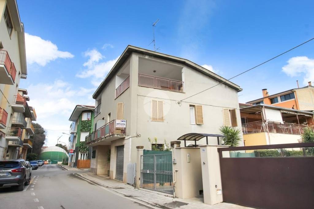 casa indipendente in vendita a San Benedetto del Tronto in zona Sentina