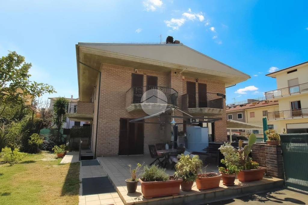 esavano in vendita a San Benedetto del Tronto