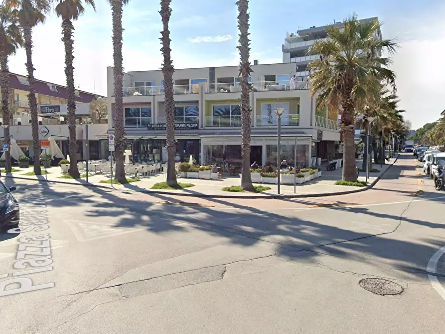 locale commerciale in vendita a San Benedetto del Tronto in zona Sentina