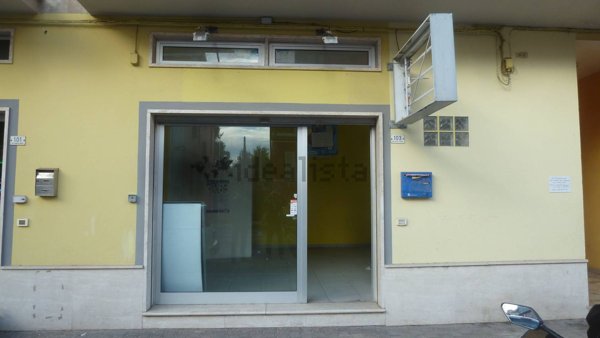 locale commerciale in vendita a San Benedetto del Tronto in zona Sentina