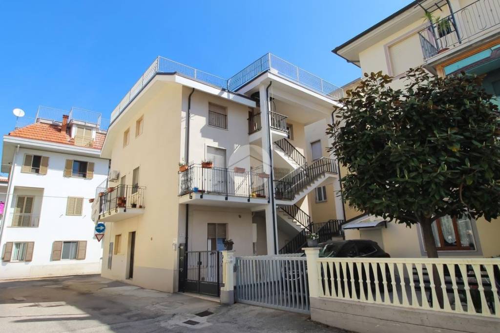 appartamento in vendita a San Benedetto del Tronto in zona Sentina