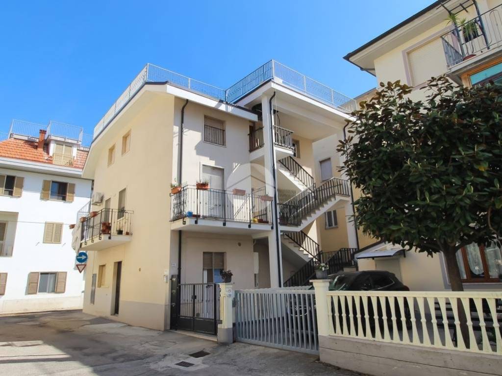 appartamento in vendita a San Benedetto del Tronto in zona Sentina