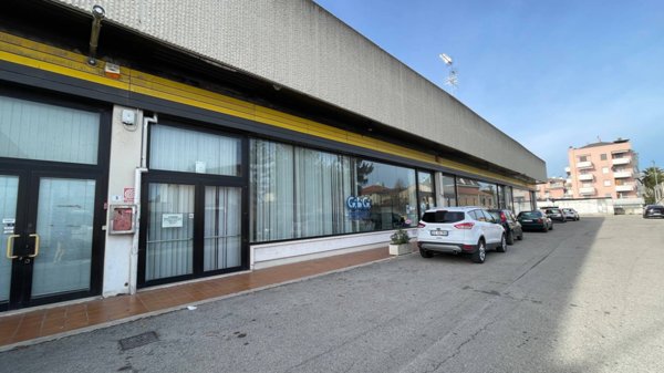 locale commerciale in vendita a San Benedetto del Tronto