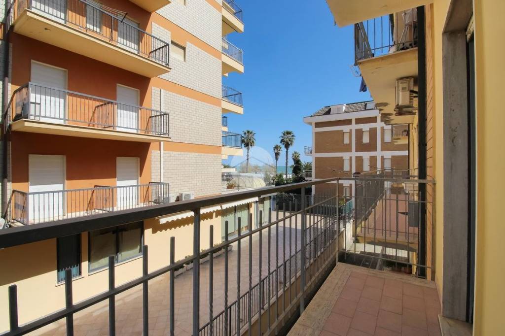 appartamento in vendita a San Benedetto del Tronto in zona Sentina