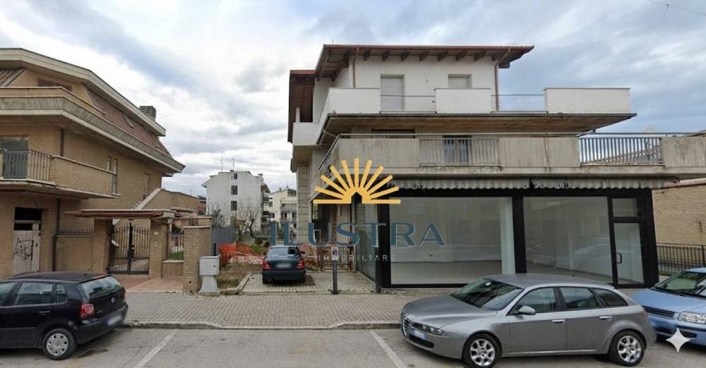 locale commerciale in vendita a San Benedetto del Tronto in zona Sentina