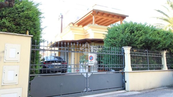 casa indipendente in vendita a San Benedetto del Tronto in zona Sentina