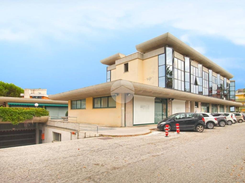 locale di sgombero in vendita a San Benedetto del Tronto in zona Sentina