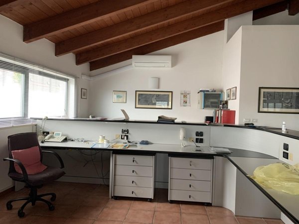 ufficio in vendita a San Benedetto del Tronto in zona Sentina
