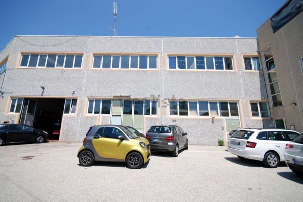 locale di sgombero in vendita a San Benedetto del Tronto in zona Sentina