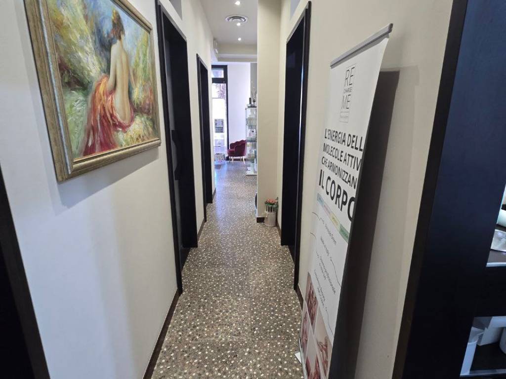 negozio in vendita a San Benedetto del Tronto in zona Sentina