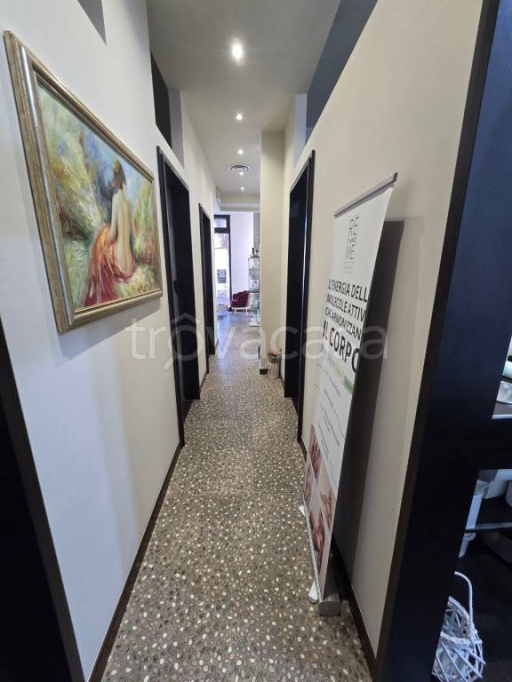 negozio in vendita a San Benedetto del Tronto in zona Sentina