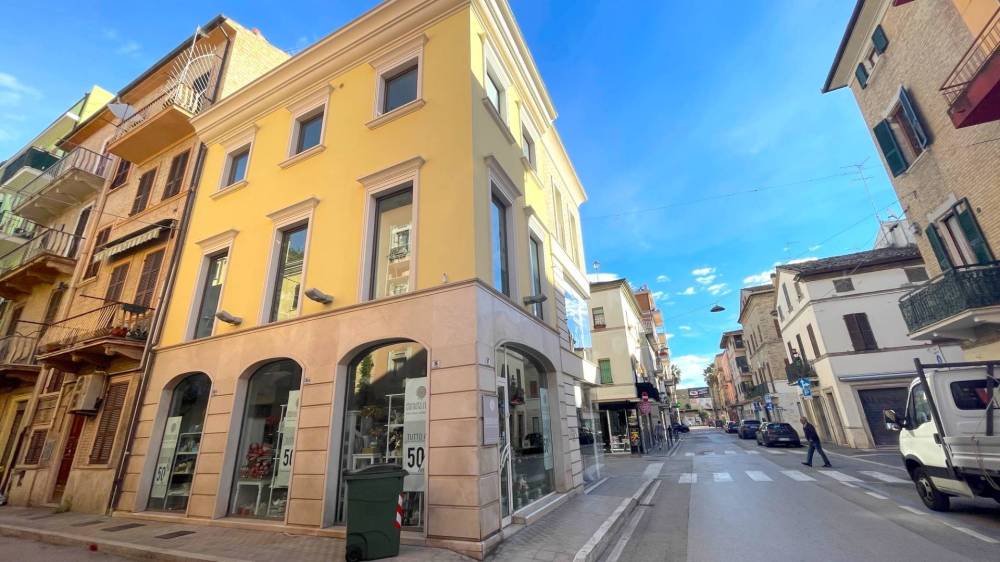 locale commerciale in vendita a San Benedetto del Tronto