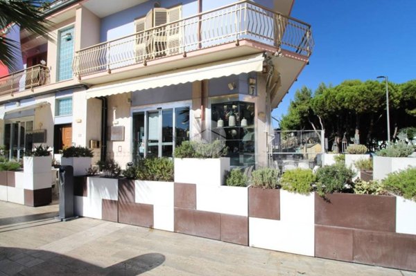 negozio in vendita a San Benedetto del Tronto in zona Sentina