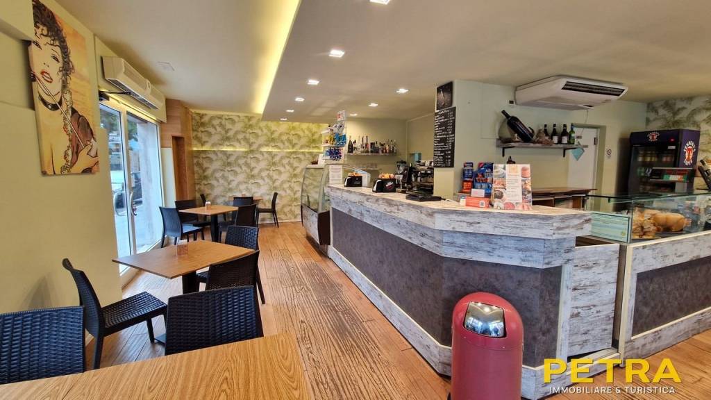 negozio in vendita a San Benedetto del Tronto in zona Sentina