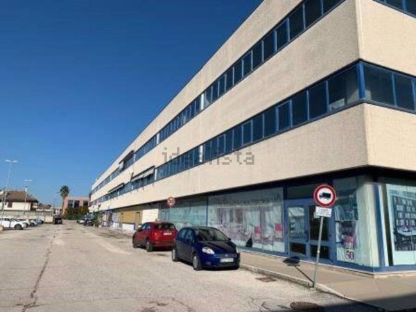 locale commerciale in vendita a San Benedetto del Tronto