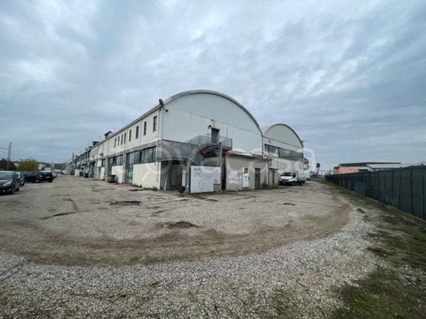 locale commerciale in vendita a San Benedetto del Tronto