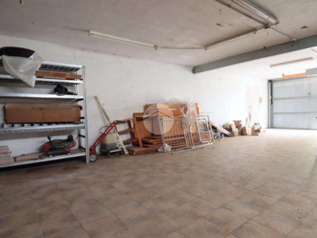 locale di sgombero in vendita a San Benedetto del Tronto