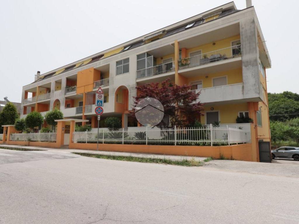 locale di sgombero in vendita a San Benedetto del Tronto