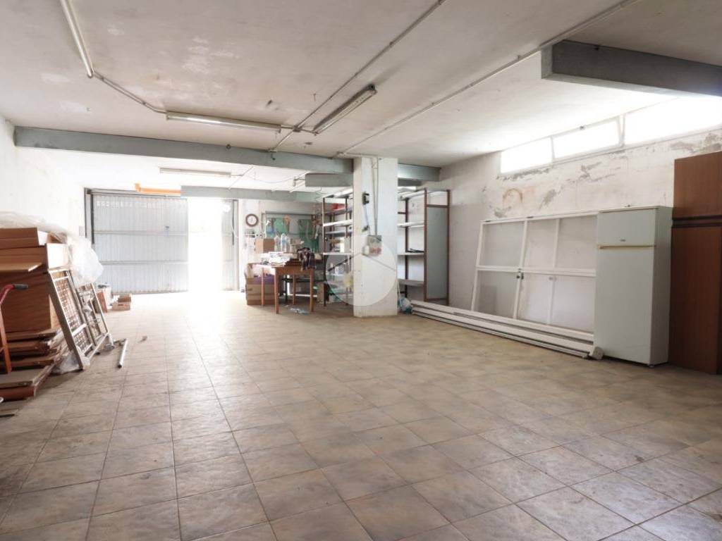 locale di sgombero in vendita a San Benedetto del Tronto