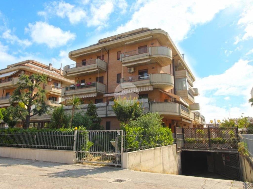 locale di sgombero in vendita a San Benedetto del Tronto