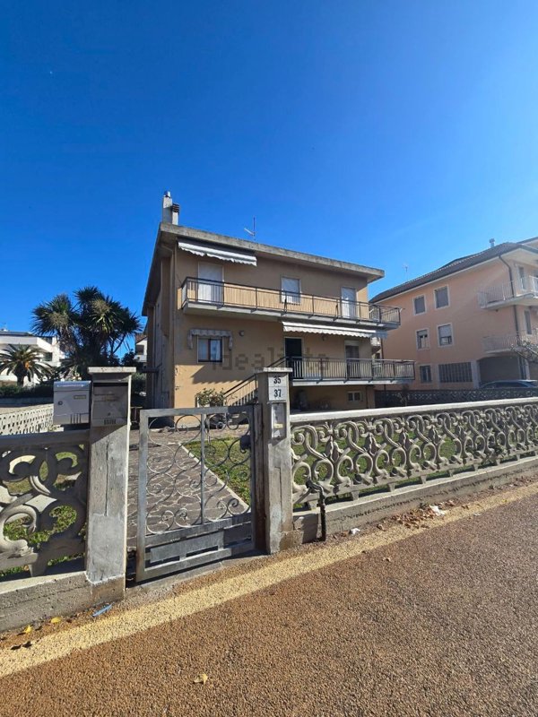 appartamento in vendita a San Benedetto del Tronto in zona Sentina