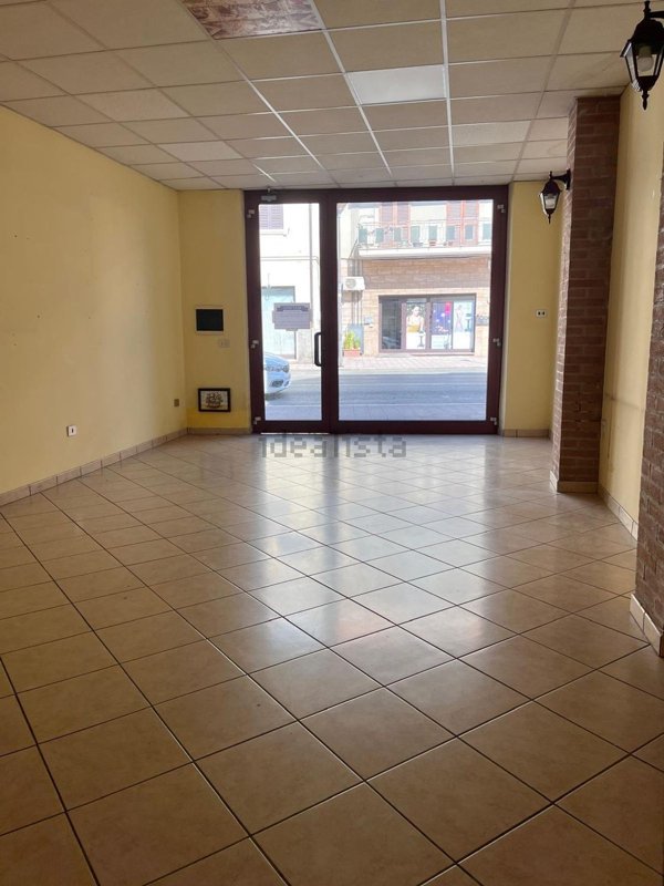 locale commerciale in vendita a San Benedetto del Tronto