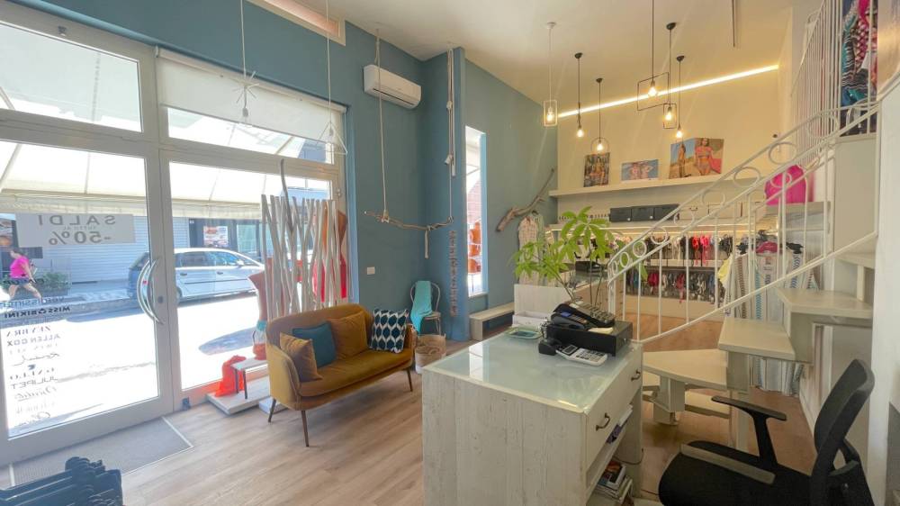 negozio in vendita a San Benedetto del Tronto in zona Sentina