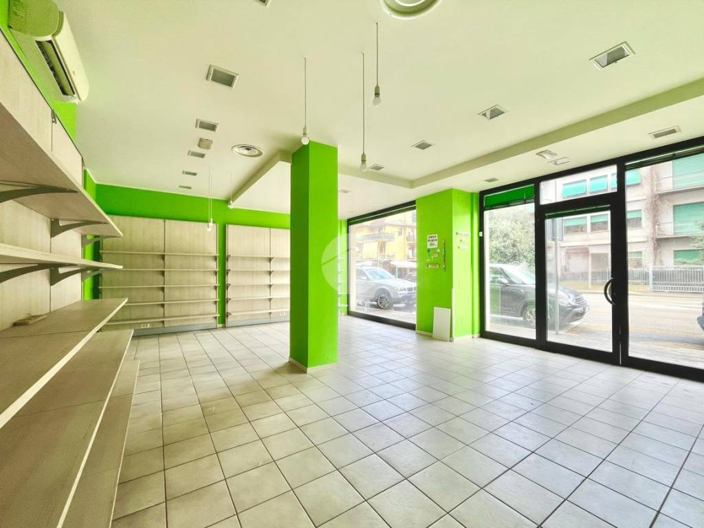 negozio in vendita a San Benedetto del Tronto