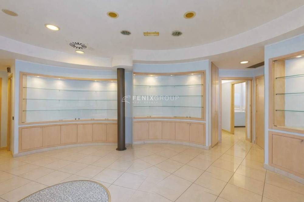 locale commerciale in vendita a San Benedetto del Tronto in zona Sentina