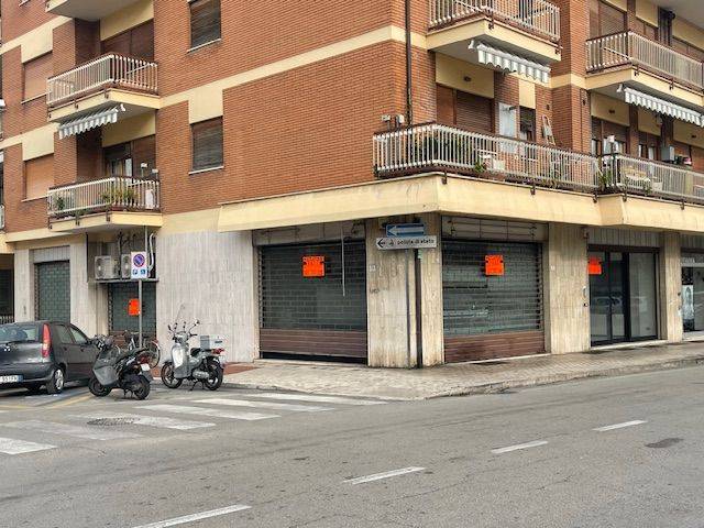 locale commerciale in vendita a San Benedetto del Tronto