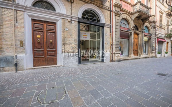 locale commerciale in vendita a San Benedetto del Tronto