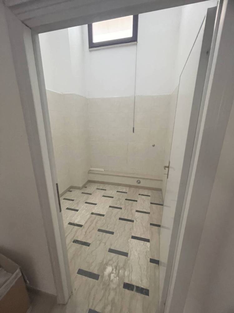 locale commerciale in vendita a San Benedetto del Tronto in zona Sentina