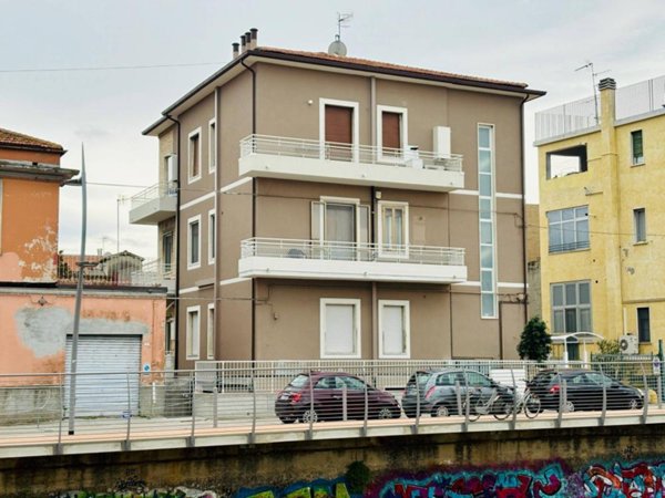 locale di sgombero in vendita a San Benedetto del Tronto