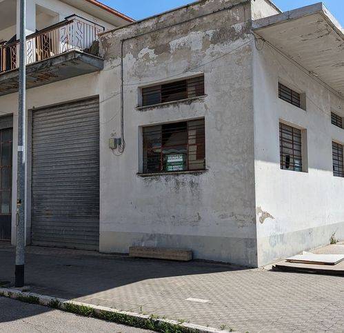 negozio in vendita a San Benedetto del Tronto in zona Sentina