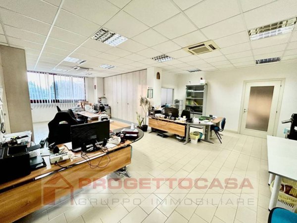 ufficio in vendita a San Benedetto del Tronto in zona Sentina