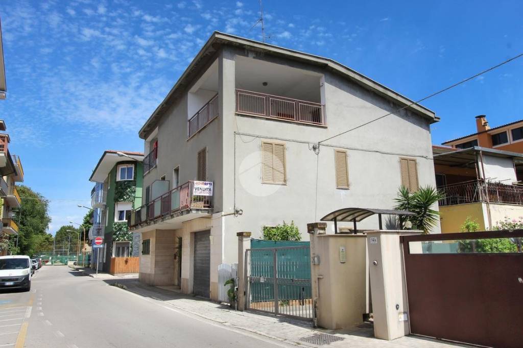 casa indipendente in vendita a San Benedetto del Tronto in zona Sentina