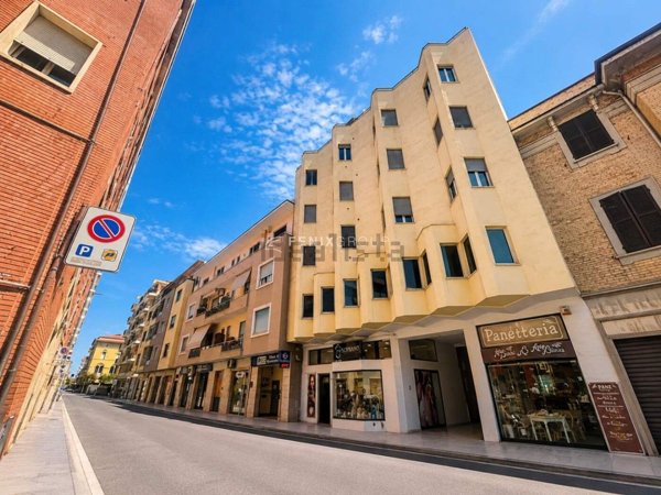 locale commerciale in vendita a San Benedetto del Tronto
