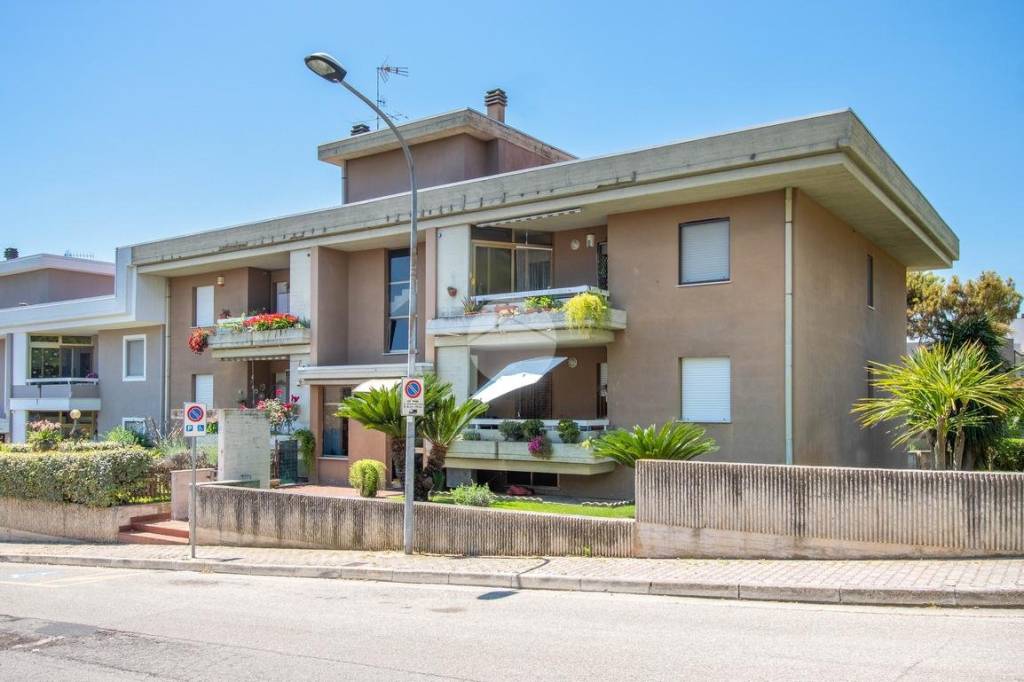 appartamento in vendita a San Benedetto del Tronto in zona Sentina