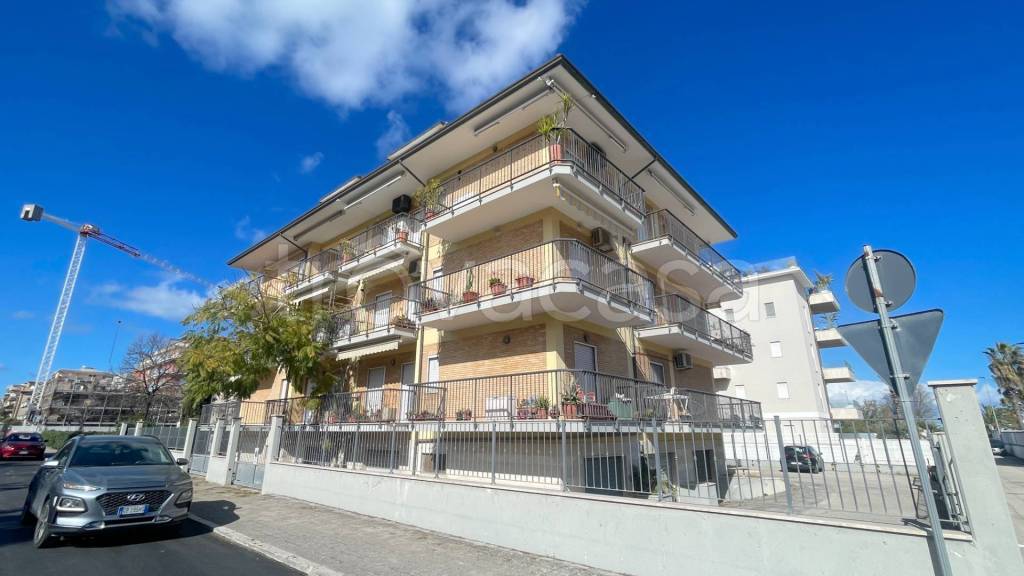 appartamento in vendita a San Benedetto del Tronto in zona Sentina