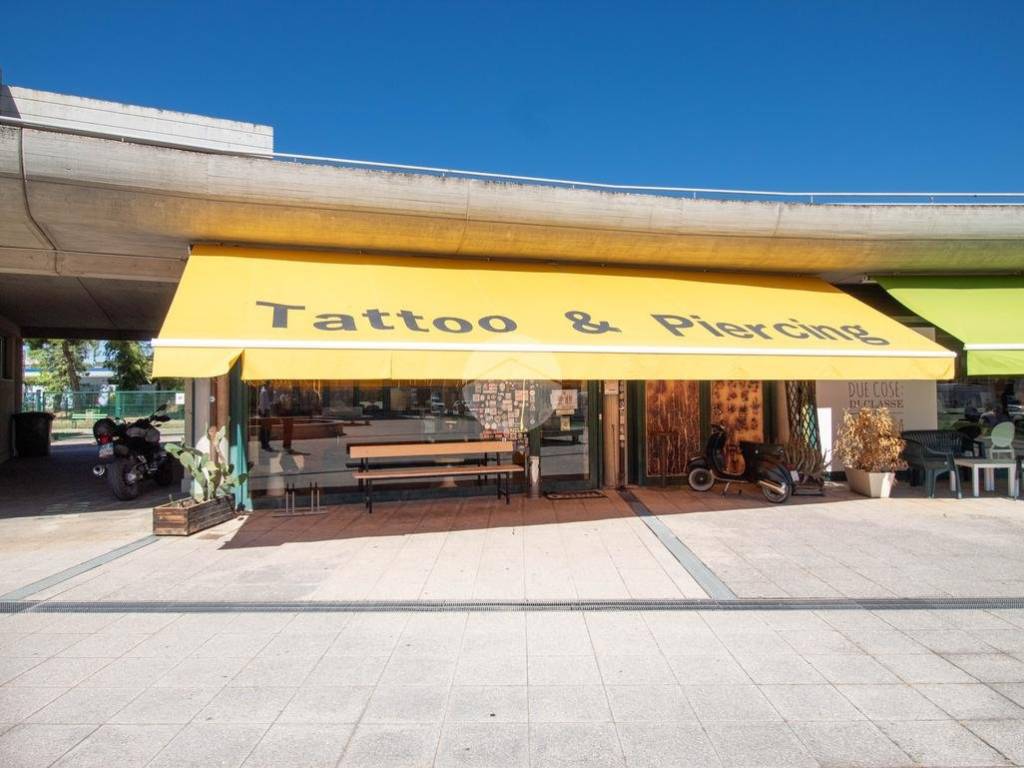 negozio in vendita a San Benedetto del Tronto in zona Sentina