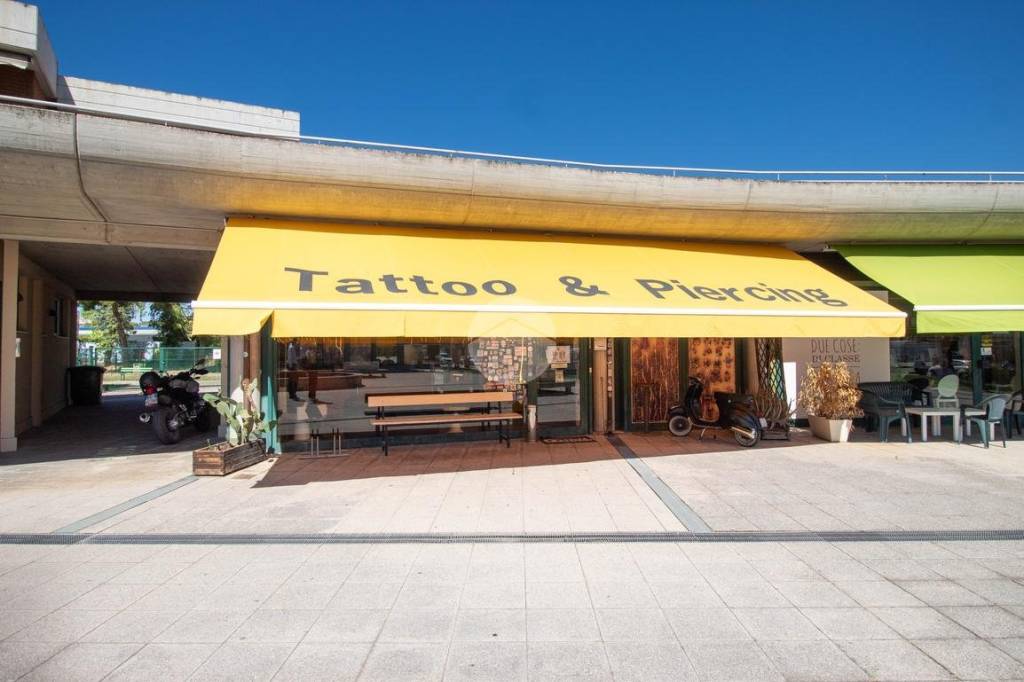 negozio in vendita a San Benedetto del Tronto in zona Sentina