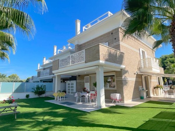 casa indipendente in vendita a San Benedetto del Tronto in zona Sentina